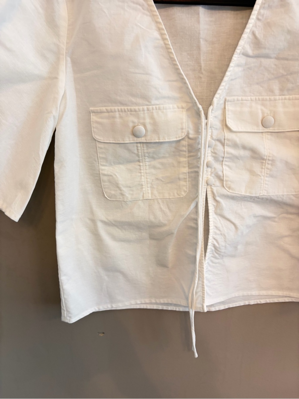 Sabo Skirt White linen blend blouse front tie detail and flap pockets size XS - Picture 5 of 14